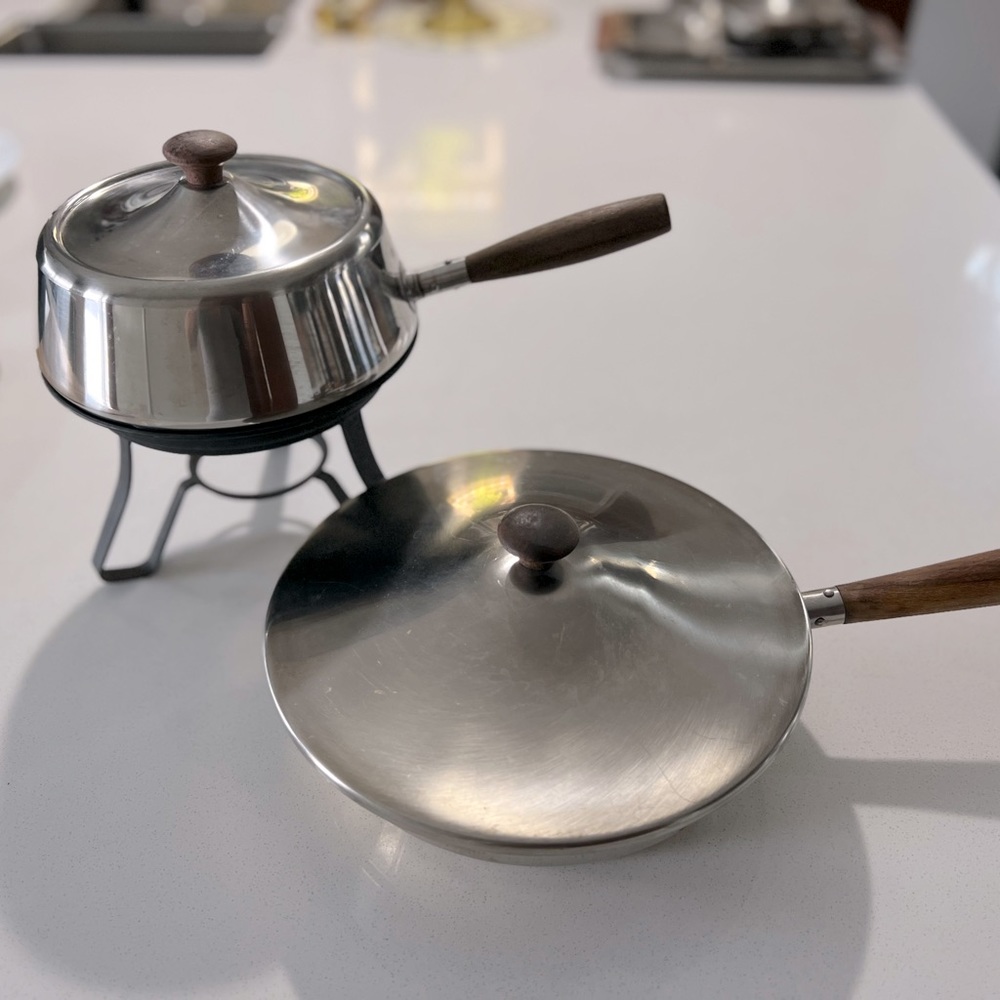 Set of stainless fundue